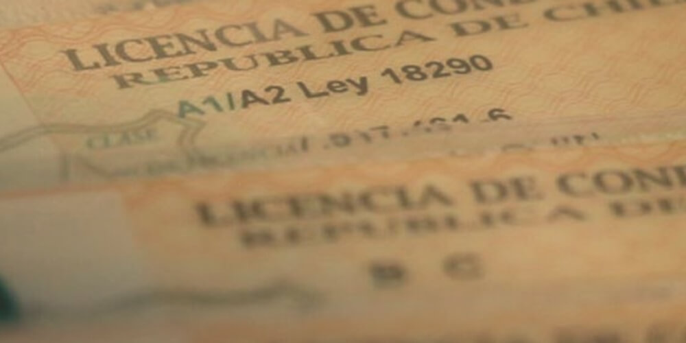 TC declara admisible inaplicabilidad que impugna normas de la Ley de Tránsito que regulan la idoneidad moral para obtener licencia de conducir profesional.